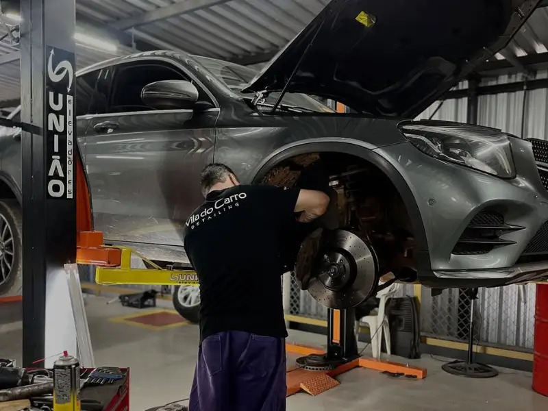 Manutenção de freios na Vila do Carro